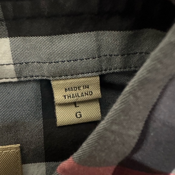Classic Burberry Button up shirt Size L - Picture 3 of 9
